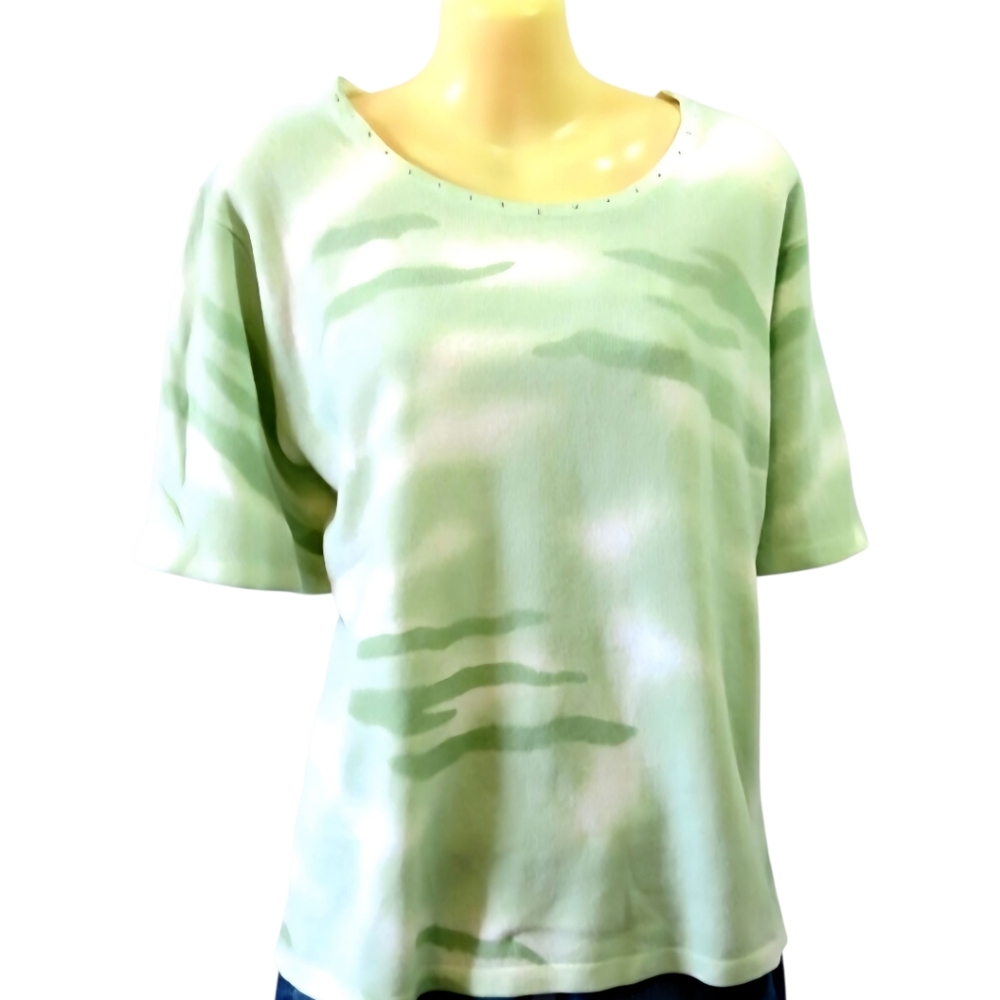 C. D. Daniels Green White Camo Style Pattern Knit Top